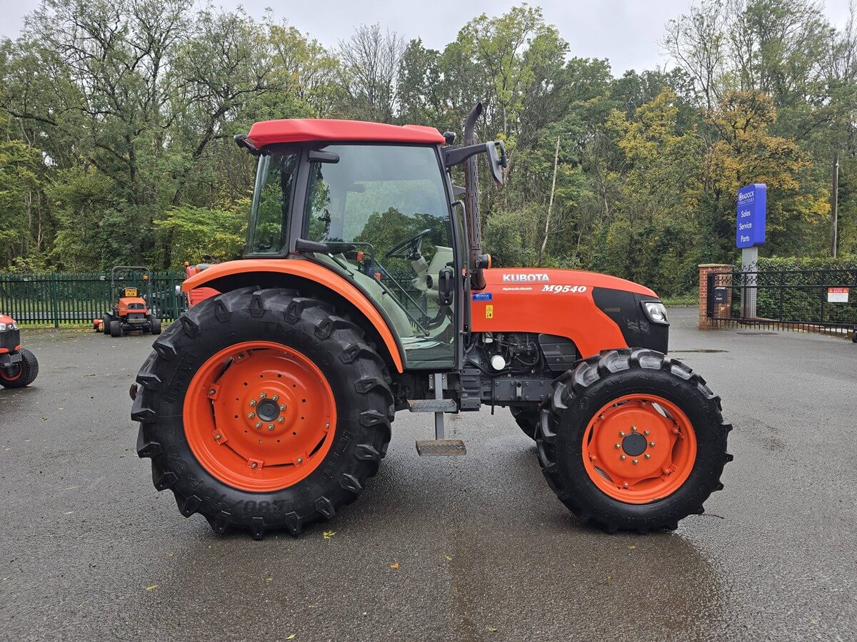 Thumbnail of Kubota M9540